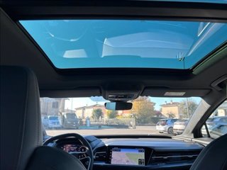 AUDI Q4 40 e-tron Business Advanced