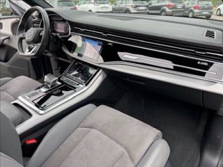 AUDI Q8 45 TDI quattro tiptronic Sport